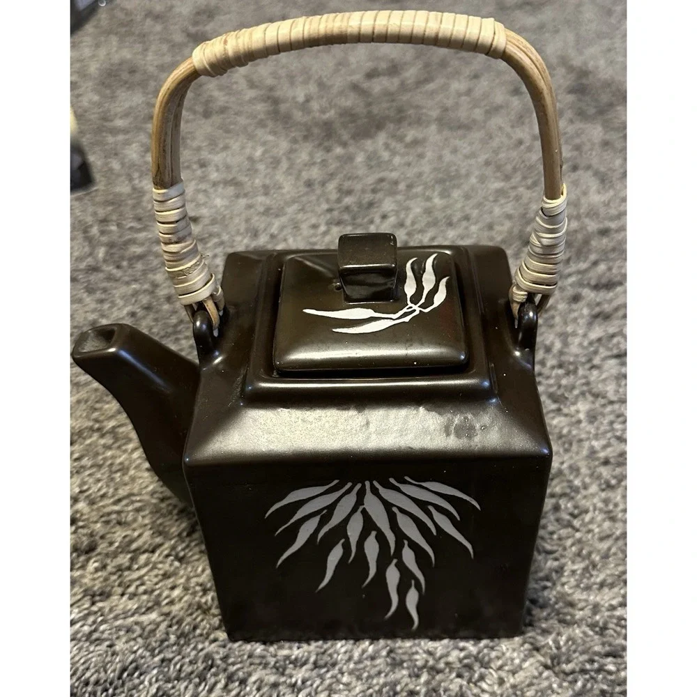 2005 Target Brands Brown Stoneware Tea Pot with Bamboo Handle